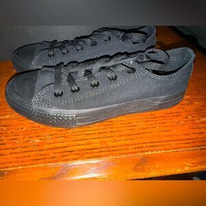Converse Chuck Taylor All Star Ox All Black youth size 1 NEW
